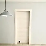 Δωμάτια σε οικογενειακή κατοικία Private En-suite With Balcony In Shared Pietà