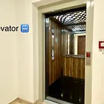 Δωμάτια σε οικογενειακή κατοικία Private En-suite With Balcony In Shared Pietà