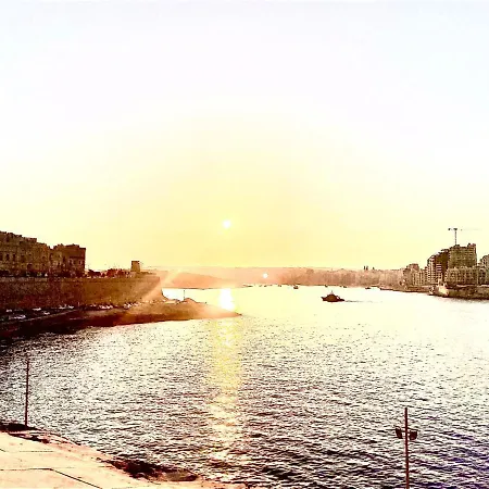 Private En-suite With Balcony In Shared Homestay Pieta