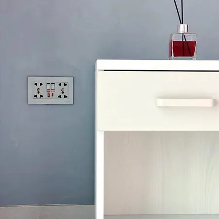 Private En-suite With Balcony In Shared Homestay