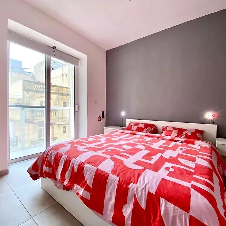 Private En-suite With Balcony In Shared * Pietà