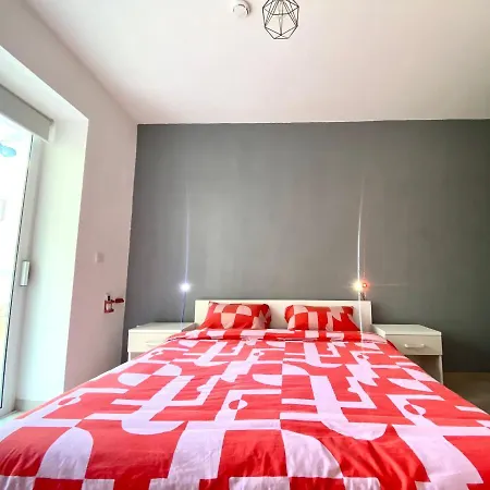 Private En-suite With Balcony In Shared * Pietà