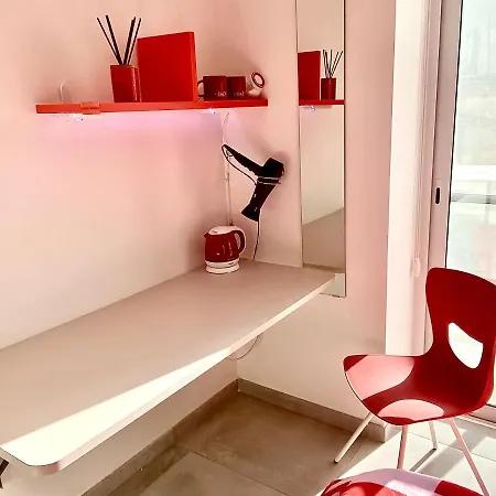 Alloggio in famiglia Private En-suite With Balcony In Shared