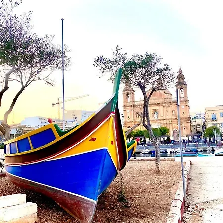 Alloggio in famiglia Private En-suite With Balcony In Shared *