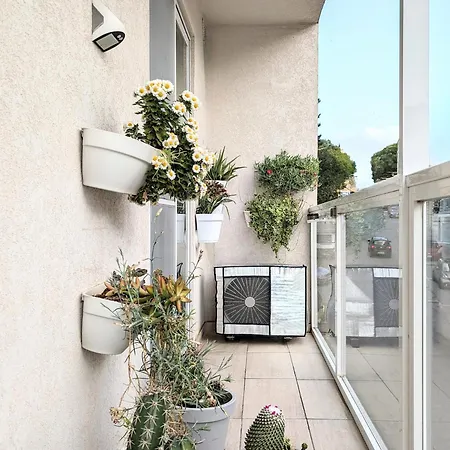 Alloggio in famiglia Private En-suite With Balcony In Shared *